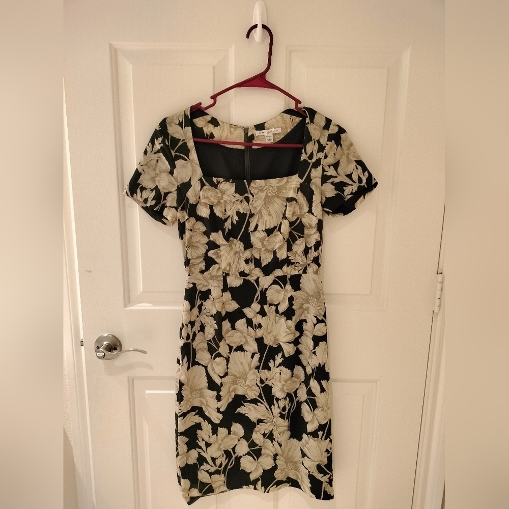 Banana Repiblic Floral Black and Cream Dress - Picture 6 of 7